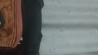 这得多饥渴啊 久别小情侣一见面裹硬鸡巴衣服不脱就骑上去 疯狂骑操 无套抽插猛操 最后射一美臀 高清1080P版