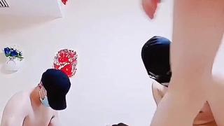 性感漂亮的网红女神鹿少女剧情演绎趁爸爸不在主动引诱在睡觉的外甥啪啪,爽的大叫：宝宝操我,快一点,射我嘴里!
