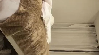 長裙小姐姐的身體很誘人，奶子精緻粉嫩看了就想把玩啃吸，雞巴打奶炮硬梆梆爽，啪啪衝擊操穴浪蕩…