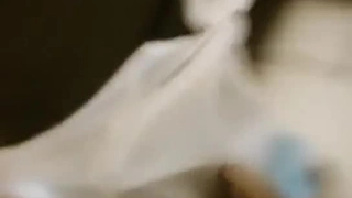 漂亮姐妹花与男友玩3P