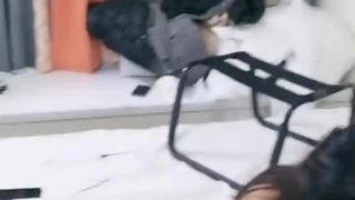 タイトな猫の女の子はコックに乗って彼女の巨乳にザーメンを取得します - Xreindeers