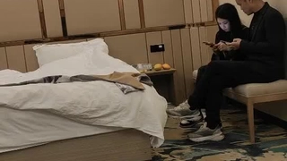 单位领导酒店开房潜规则好身材的已婚女下属