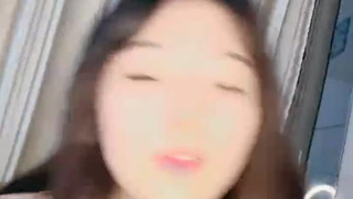 少女Bella在宿舍里享受口交
