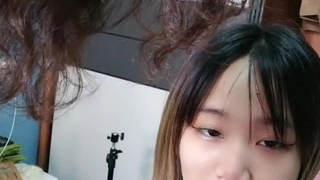 [短视频区] 白皙嫩妹