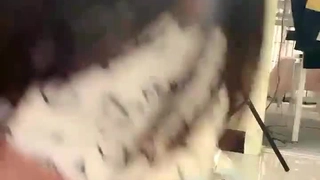女孩变得性感来操她的自然阴户并在她的嘴里射精